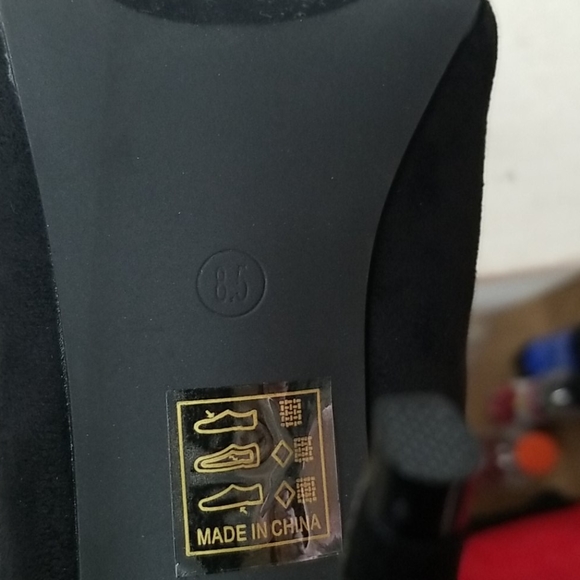 Shoes - Picture 4 of 7